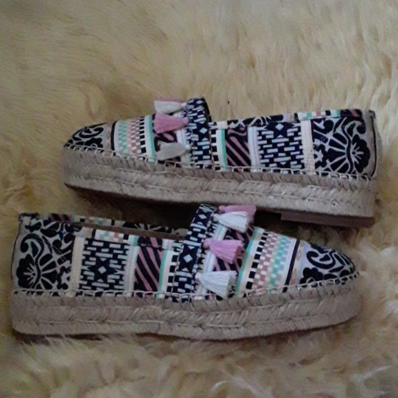 Crown vintage tassel damask tribal flat shoes 6 - Picture 2 of 5